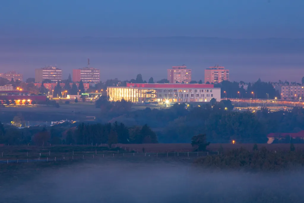 Köd Nagykanizsa felett a Csónakázó-tó kilátójából fényképezve 