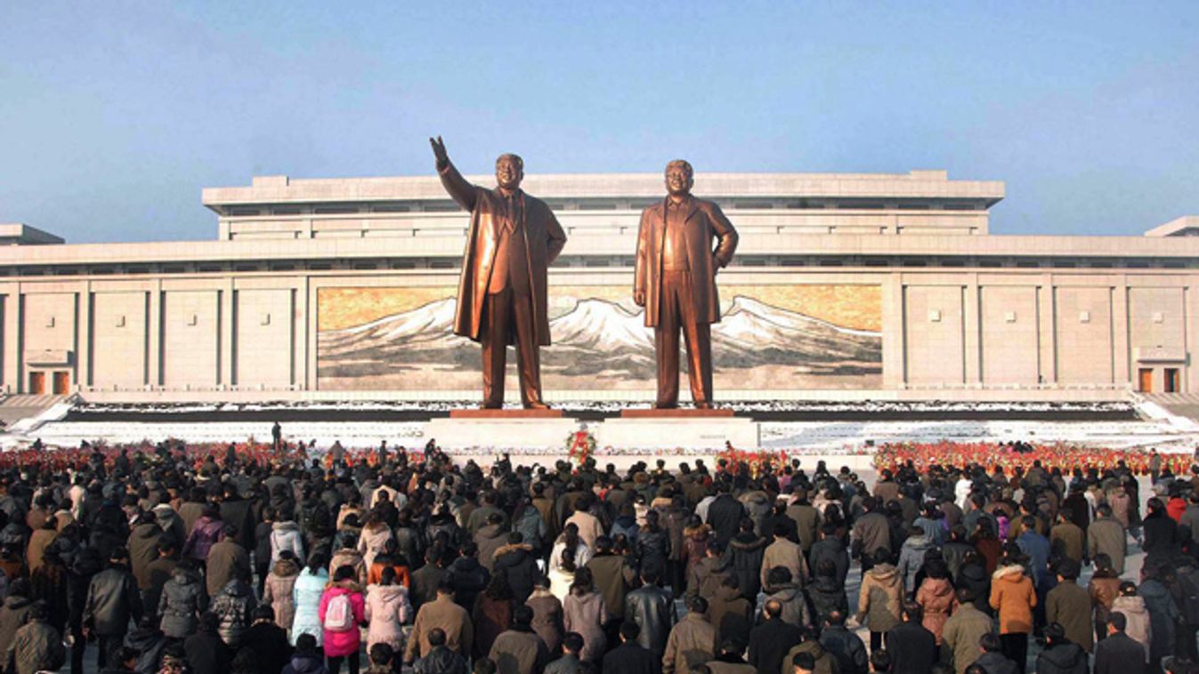 Kim Dzsong Il halálának első évfordulójára emlékeztek Észak-Koreában