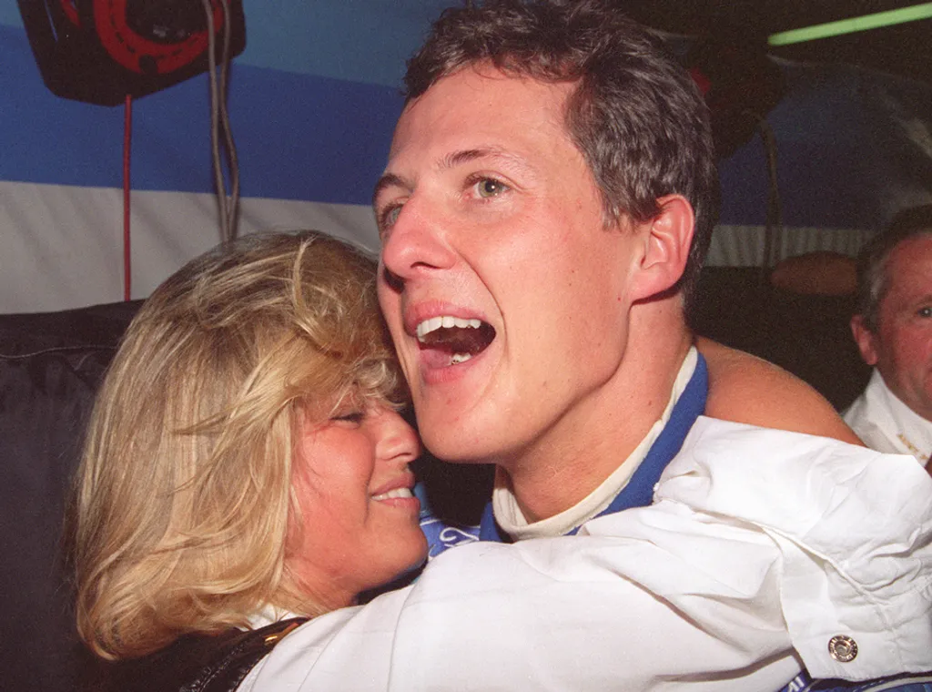 Corinna és Schumacher 1994-ben az Adelaide-ben megrendezett Ausztrál Nagydíj után, ahol egy pont előnnyel szerezte meg első bajnoki címét