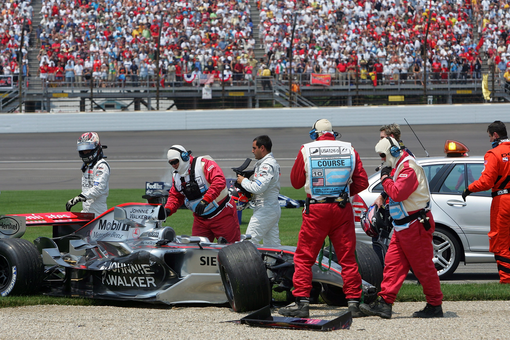 Forma-1, USA Nagydíj, Kimi Räikkönen , Juan Pablo Montoya, McLaren Mercedes, 2006, rajtbaleset 