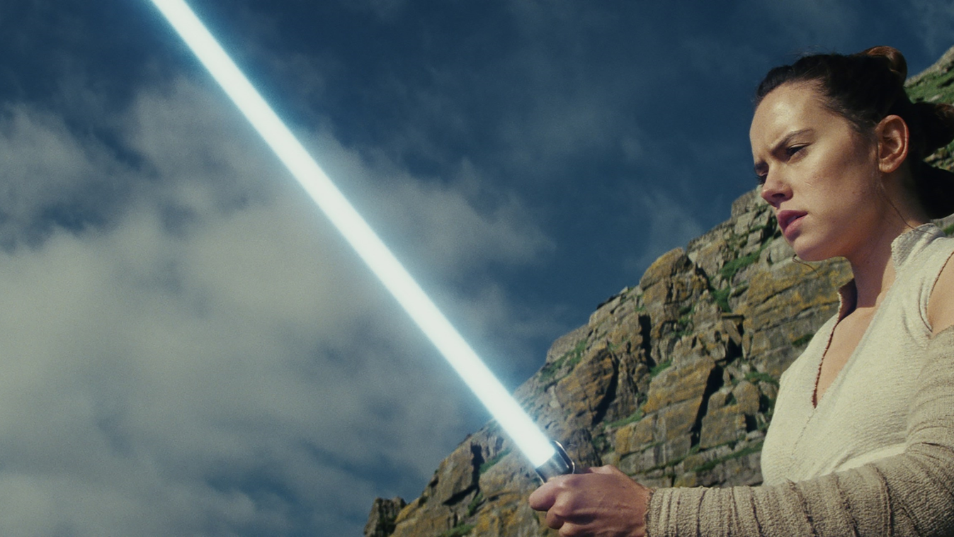 Star Wars: The Last Jedi Cinema episode VIII science fiction action adventure WOMAN laser sword initiation jedi Rey 