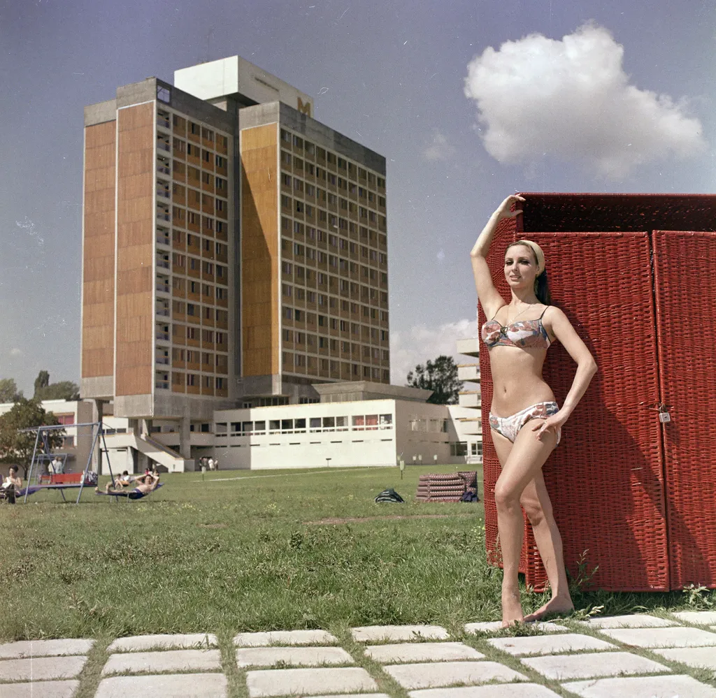 Balatonfüred
a felvétel a Hotel Marina parkjában készült.
fürdőruha
1969 