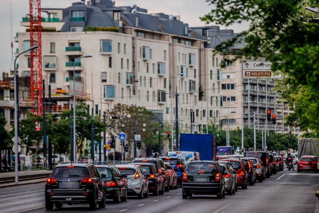 autó, forgalom, dugó, Budapest, közlekedés, érettségi 