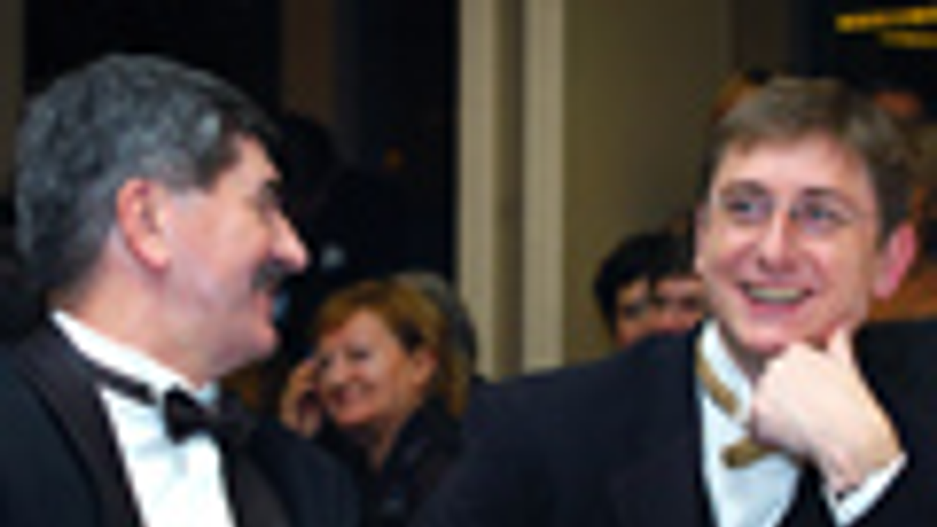 Kocsis István és Gyurcsány Ferenc miniszterelnök beszélget a 123. Újságíróbálon a Budapest Marriott Hotelben 