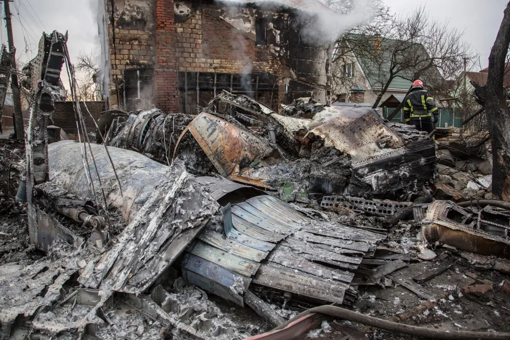 Ukrán válság, 2022, Ukarjna, Kijev, repülőgép, roncs, lelőtt repülő 