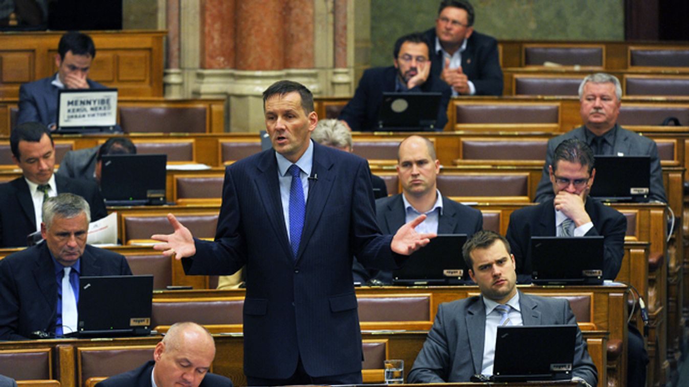 parlament, plenáris ülés, országgyűlés,  Volner János, a Jobbik képviselője 