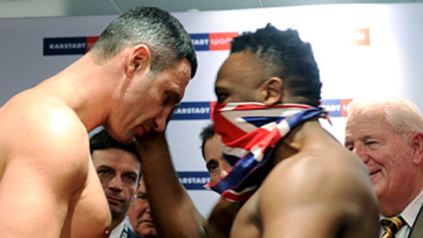 Dereck Chisora brit ökölvívó pofon ütötte Vitali Klitschko ukrán bokszbajnokot, WBC