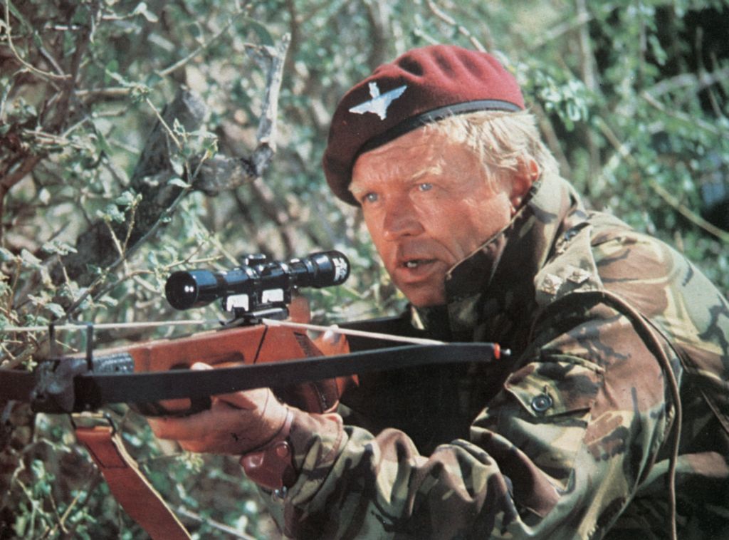 Wild Geese, The (1978) uk Cinema beret militaire armée militaires arbalčte crossbow (arme weapon) Horizontal 
