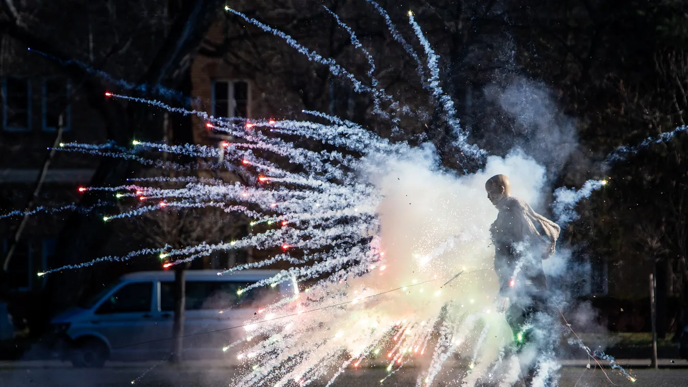 Szilveszter Tüzijáték Balesetmegelőzés Készenléti rendőrség A készenléti rendőrség szilveszteri balesetmegelőzési sajtótájékoztatója 