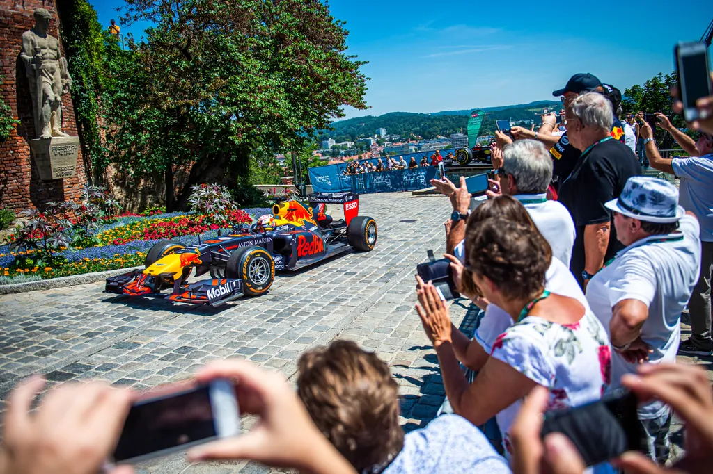 Forma-1, Max Verstappen, Red Bull Racing, bemutató, Graz 