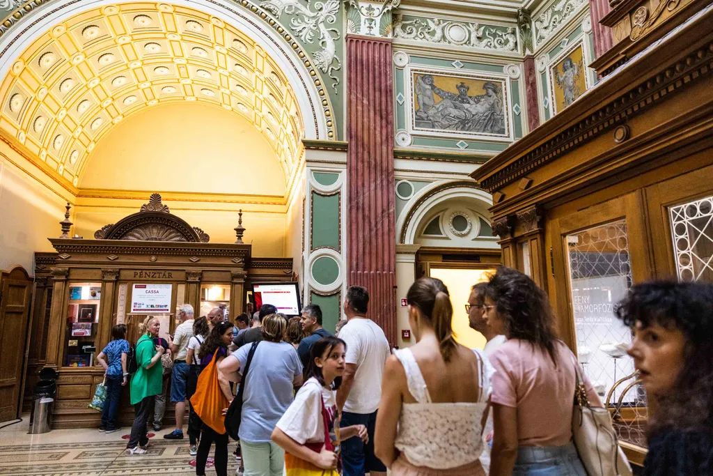 Múzeumok éjszakája, Budapest, 2022.06.25.,Műcsarnok, Martin Parr kiállítás 