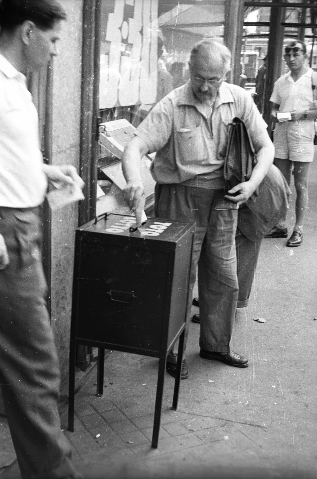 65 éve bevezették a lottót galér Magyarország,
Budapest VII.
Károly (Tanács) körút 1., totózó.
ÉV
1957 