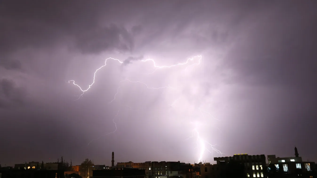 este IDŐJÁRÁS NAPSZAK sötét égbolt vihar viharos villám villámlik 