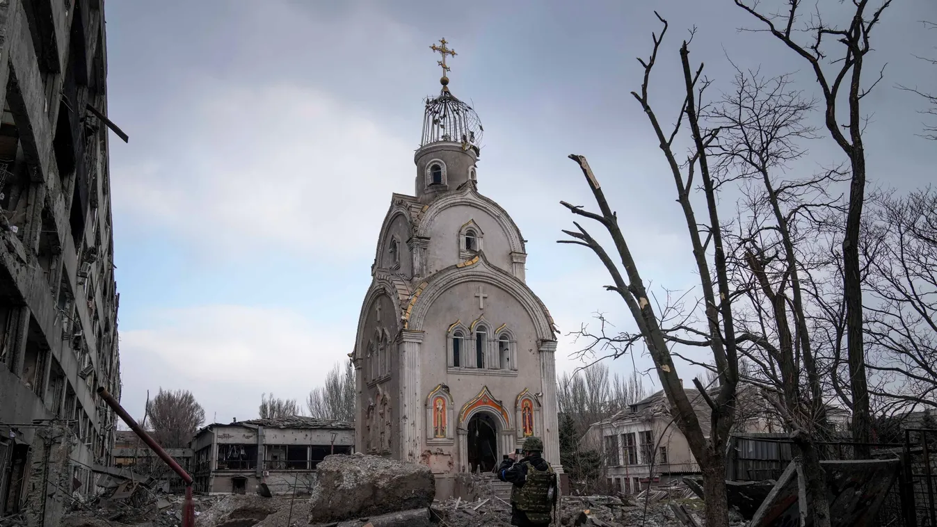 Ukrán válság 2022, orosz, ukrán, háború, Ukrajna, Mariupol romok, megsemmisült épületek, templom 