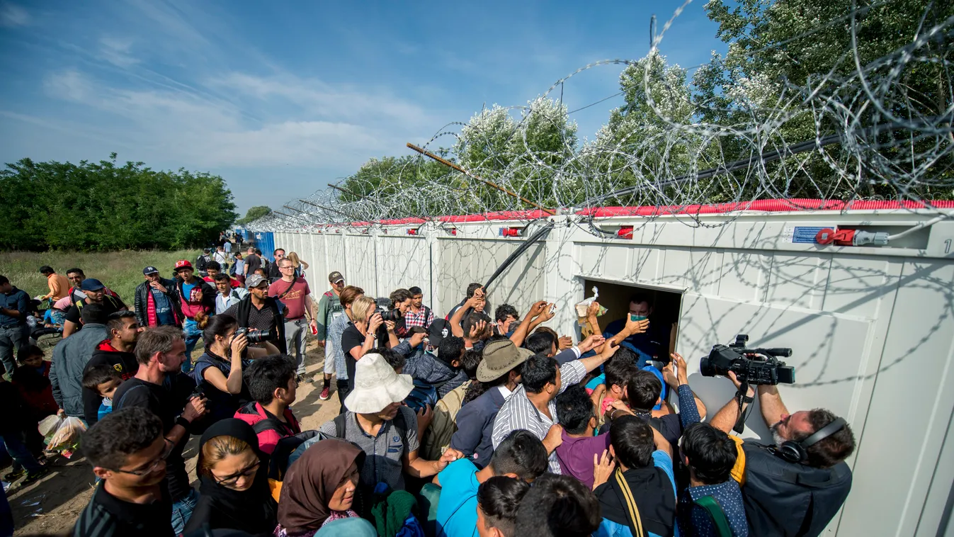 migráns, menekültek, határ, Szerbia, Horgos, 