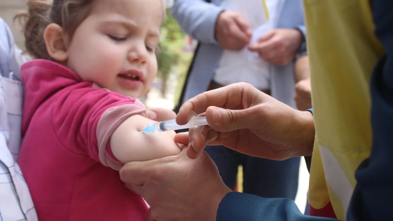 1 to 5 years old girl health promotion immunization medical personnel Syrian Arab Republic 