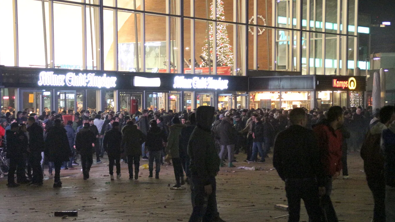 migráció, migráns, erőszak, Köln migration assault Horizontal Picture taken on December 31, 2015 shows people gathering in front of the main railway station in Cologne, western Germany.
Police in Cologne told AFP they have received more than 100 complaint