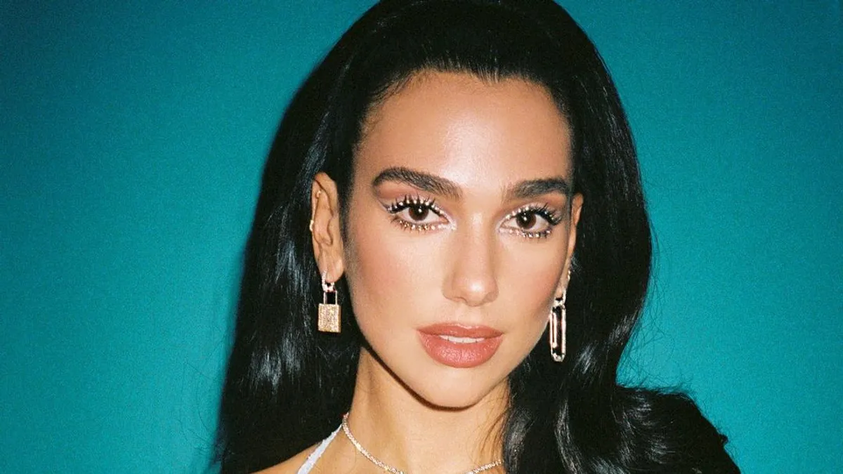 Dua Lipát nem zavarja az ősz, levetkőzött - képek - ORIGO