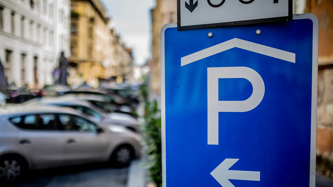 Budapest, Magyarország, parkolás, jelzőtábla, tábla, belváros, város, autók 