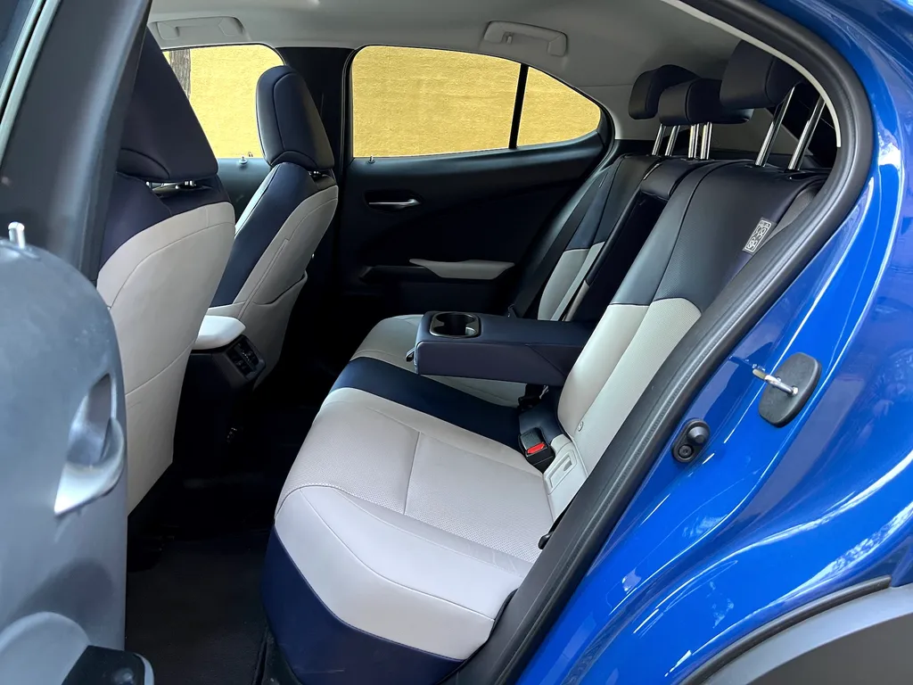 Lexus UX 300e teszt 