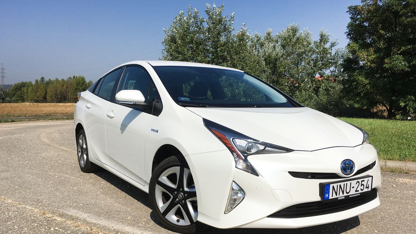 Toyota Prius teszt autó autóteszt 