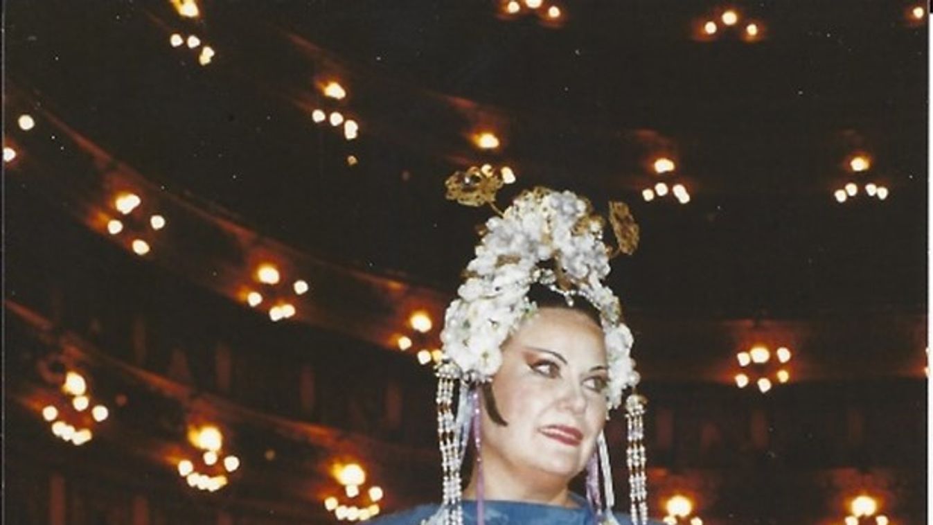 Marton Éva, mint Turandot az előadás után a színpadon, Teatro Colon, Buenos Aires, 1994 06. 23. 