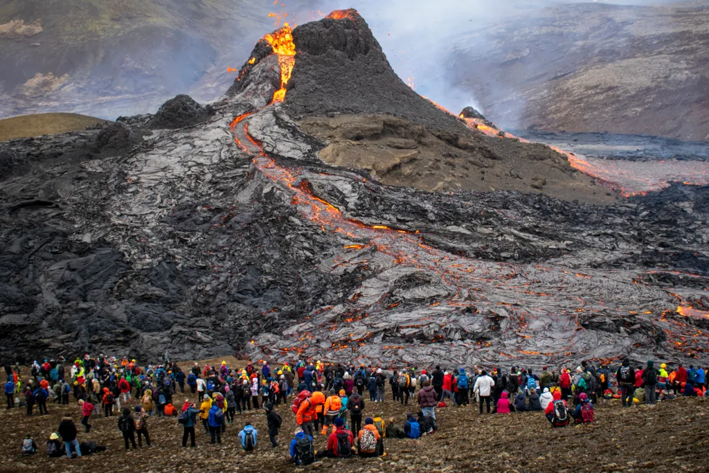 environment TOPSHOTS Horizontal NATURAL DISASTERS VOLCANO ERUPTION LAVA FLOW 