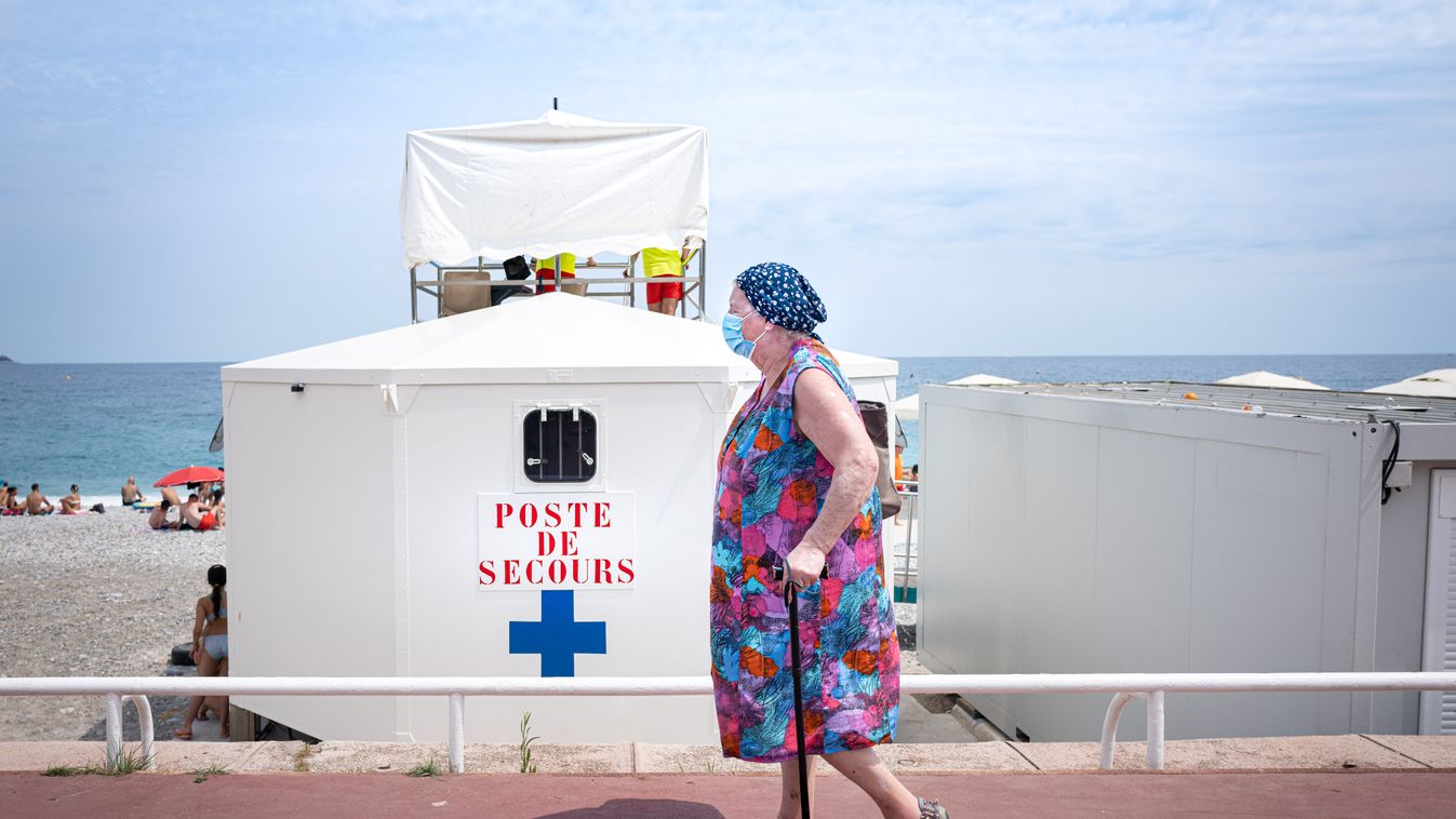 a tengerpartokon romlik a járványügyi helyzet, Nizza, Franciaország, koronavírus 