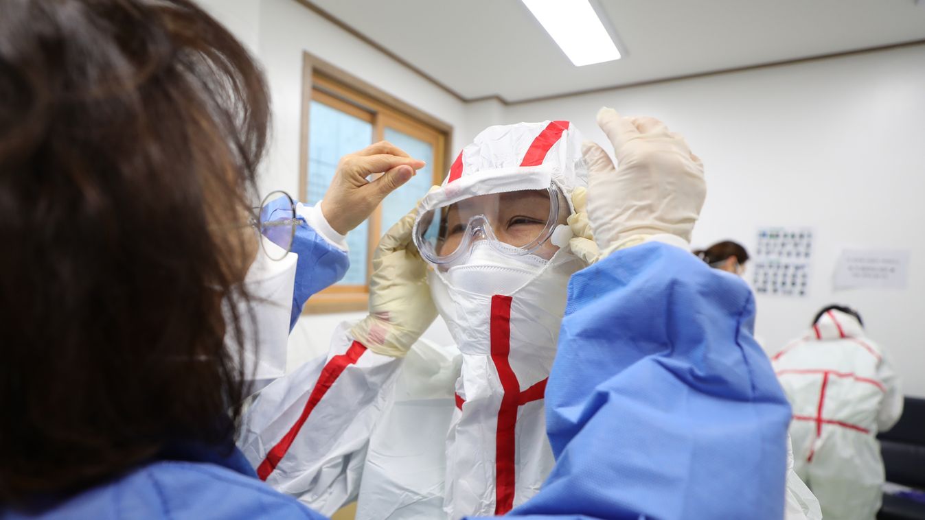 Horizontal Medical staff members wear protective gear to care patients infected with the COVID-19 coronavirus at a hospital in Daegu on March 2, 2020. - South Korea reported nearly 500 new coronavirus cases on March 2, sending the largest national total i
