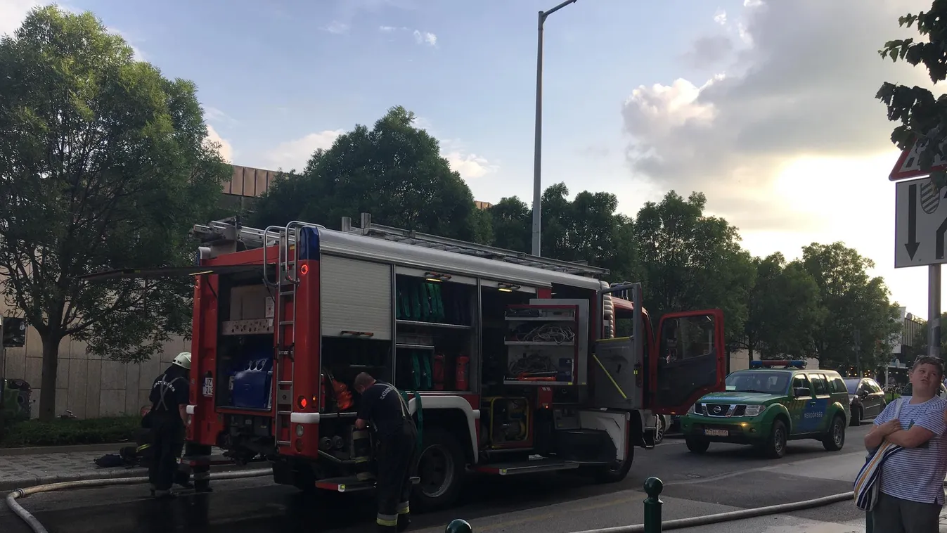 tűz, csörsz utca, mentők, tűzoltók 2019.06.24. 