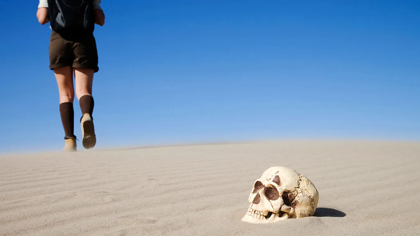 Death Valley National Park, túrázó halad el egy koponya mellett, hőmérsékleti rekord, melegrekord