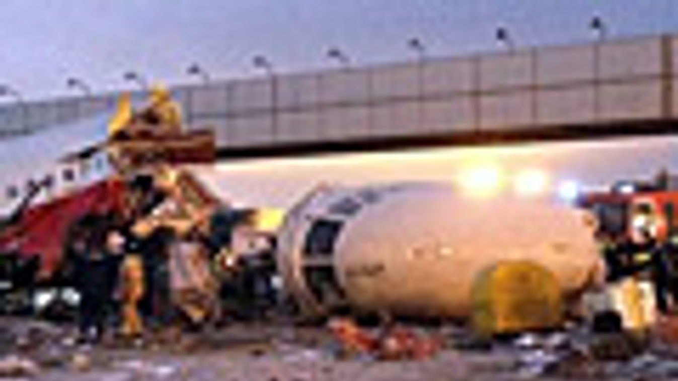 Moszkva, főútra csapódott egy utasszállító repülőgép