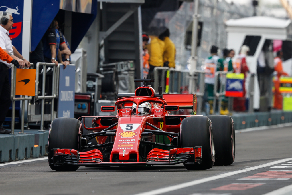 A Forma-1-es Szingapúri Nagydíj pénteki napja, Sebastian Vettel, Scuderia Ferrari 