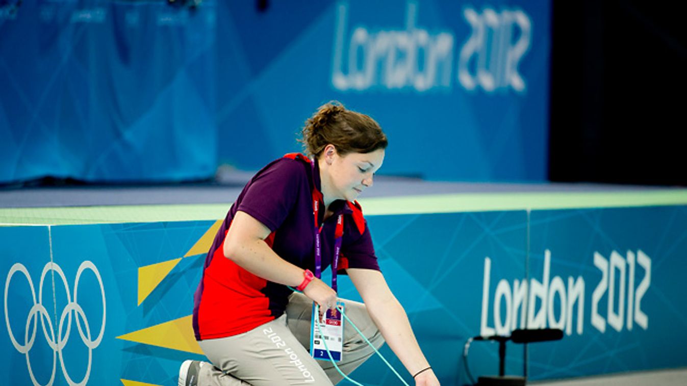 london 2012, olimpia, önkéntesek a háttérben, olimpiai segítők
