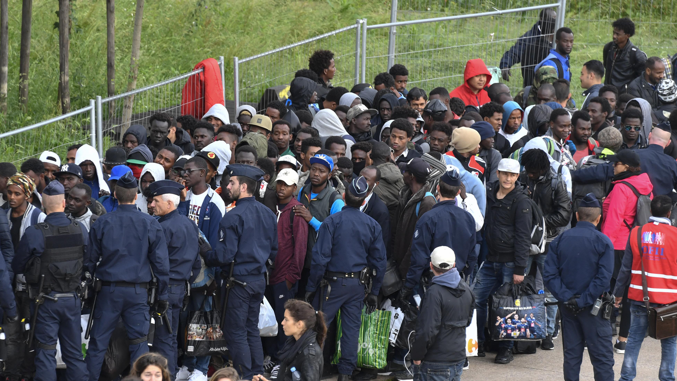 megkezdték a párizsi migráns sátortáborok felszámolását 