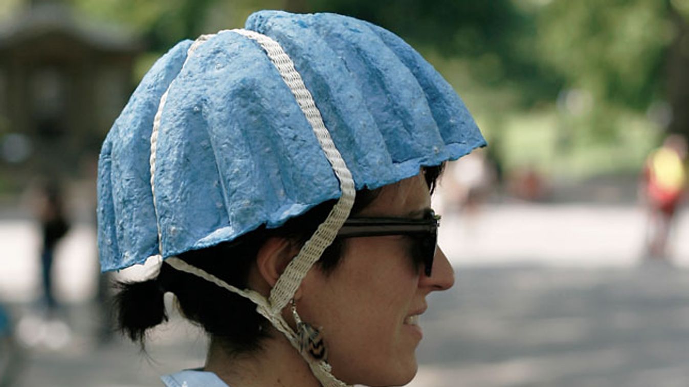 biciklis bukósisak papírmaséból, papírmasé-sisak, paper pulp helmet