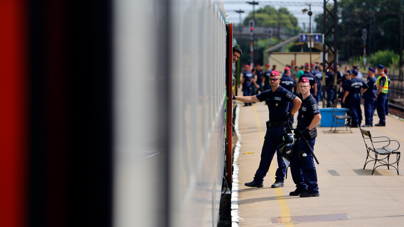 menekültek migránsok vonat Keleti BIcske 