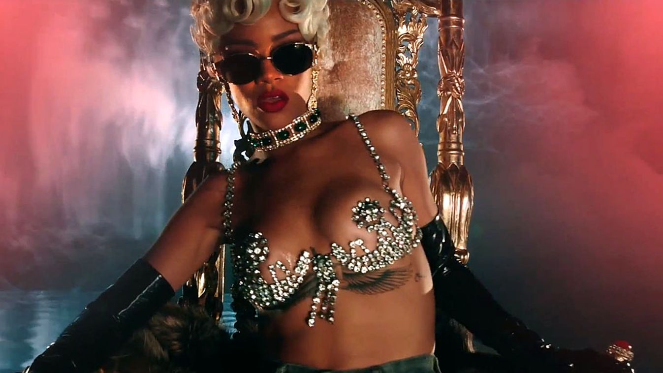 Rihanna Pour It Up című videoklipje