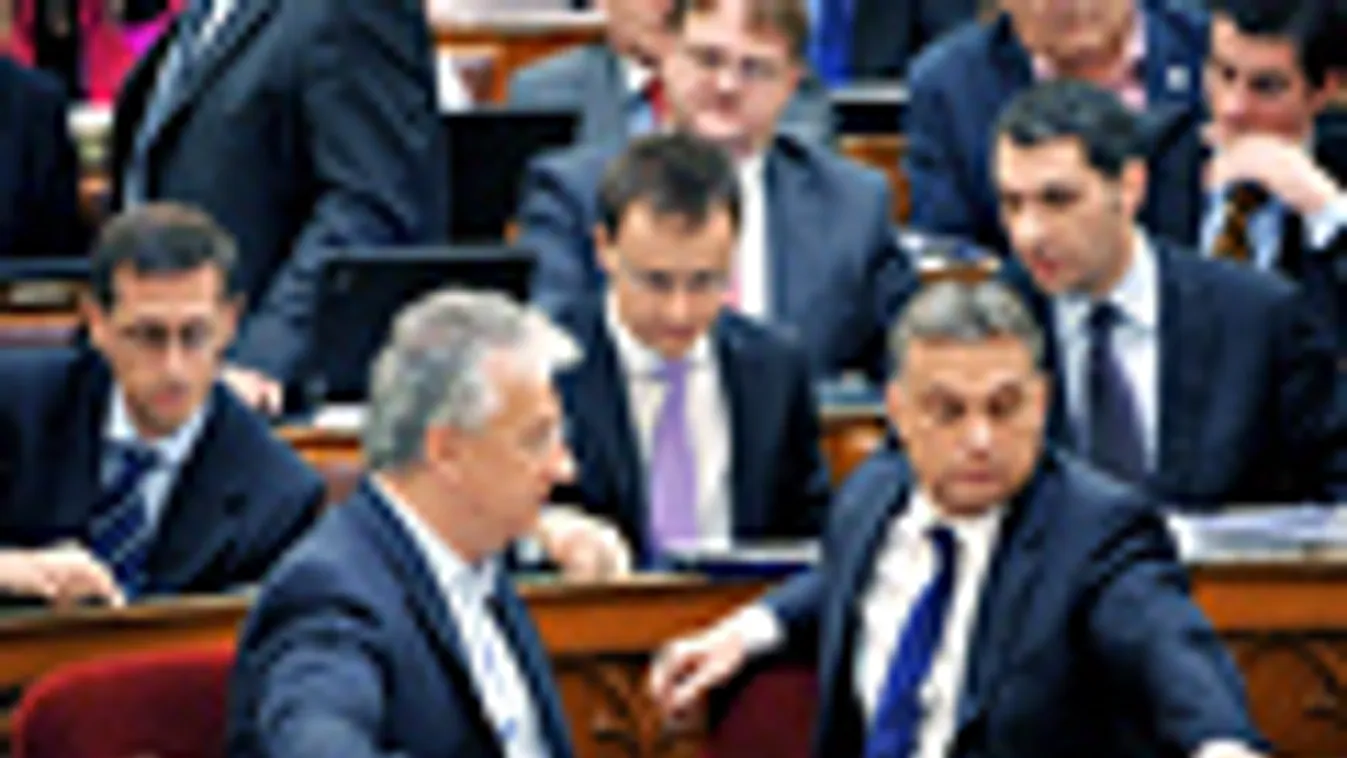Hipersebességre kapcsol a kormány, Orbán, Szijjártó, Varga, Semjén, Lázár szavaz