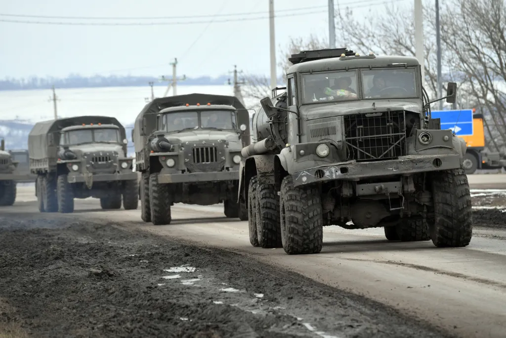 Orosz-ukrán háború, ukrán konfliktus, harc, Ukrajna, konvoj, harci jármű, harci járművek, katonai konvoj, Belgorod régió, orosz-ukrán határ 