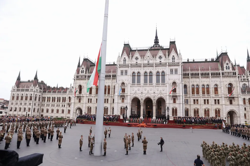 Augusztus 20., államalapítás, ünnep, Szent István nap, eseménysorozat, Budapest, 2021.08.20., zászló, zászlófelvonás 