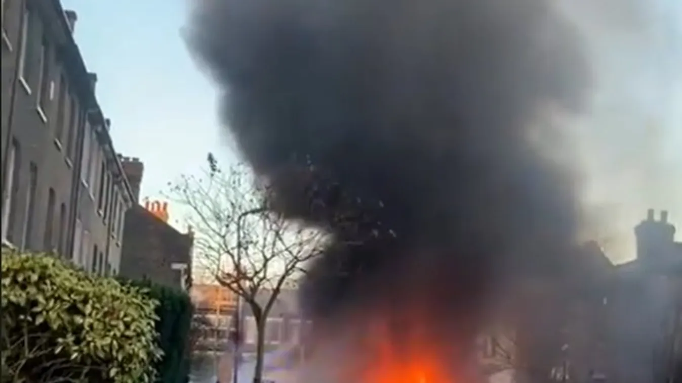 fire earlier Whiston Road, kép a twitter videóhoz használható 