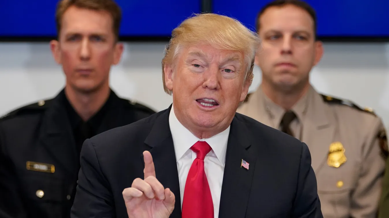 Horizontal US President Donald Trump speaks during a meeting at the Customs and Border Protection National Targeting Center in Sterling, Virginia on February 2, 2018. / AFP PHOTO / MANDEL NGAN 