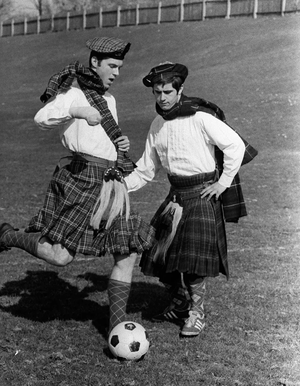 Gerd Müller, egykori világ- és Európa bajnok német válogatott labdarúgó, akit minden idők egyik legjobb támadójának tartanak. 
  Football legend Gerd MUELLER died at the age of 75. scots current sport Vertical 