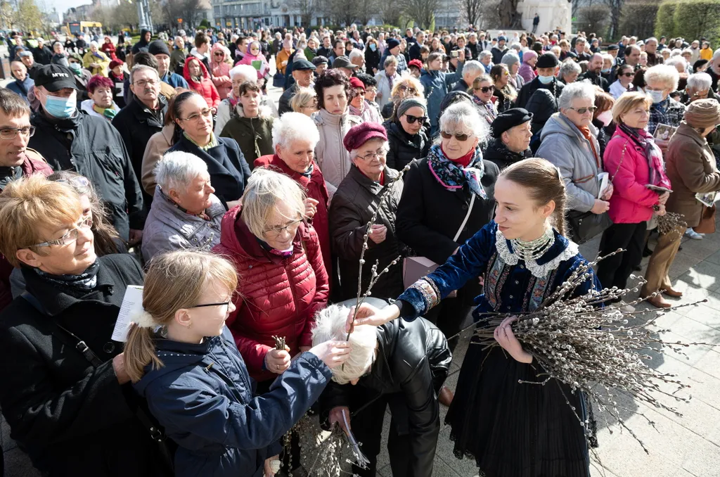 Virágvasárnap, keresztút, Húsvét, ünnep, egyház, vallási, Debrecen, katolikus, vallás 