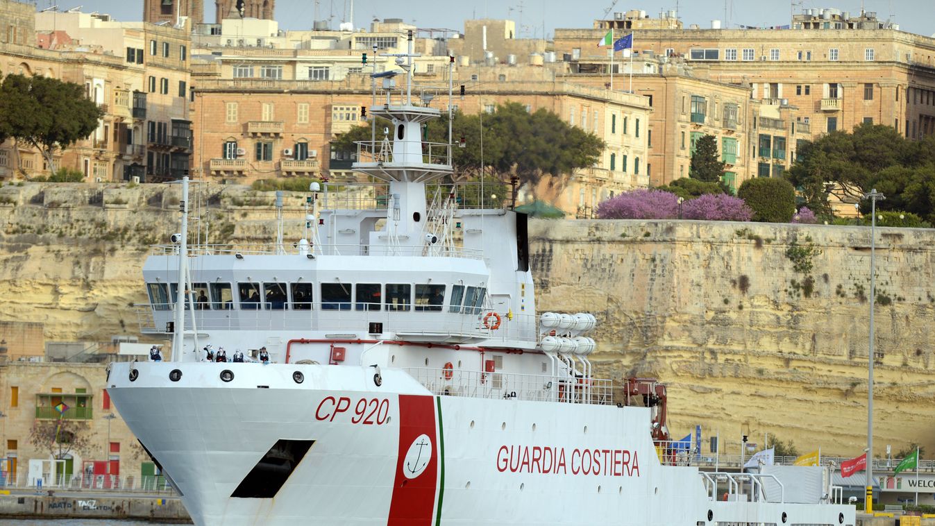 Italian Coast Guard vessel Bruno Gregoretti prepares to accost in the dock at Boiler Wharf, Senglea in Malta on April 20, 2015, after bringing survivors and bodies of a boat that capsized off the Libyan coast. More than 700 people are feared dead followin