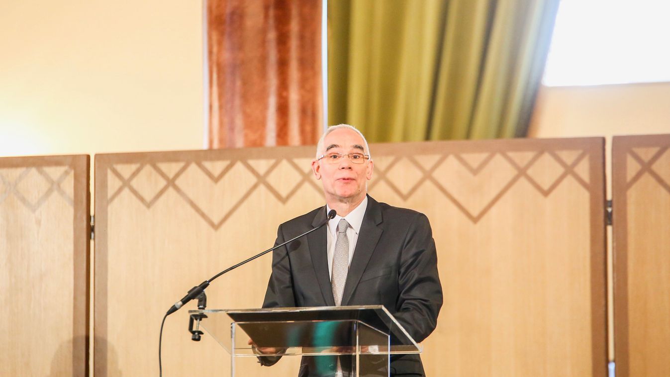 Balog Zoltán, emberi erőforrások miniszter a Nemzetközi Tudományos Diákolimpia díjátadón. 