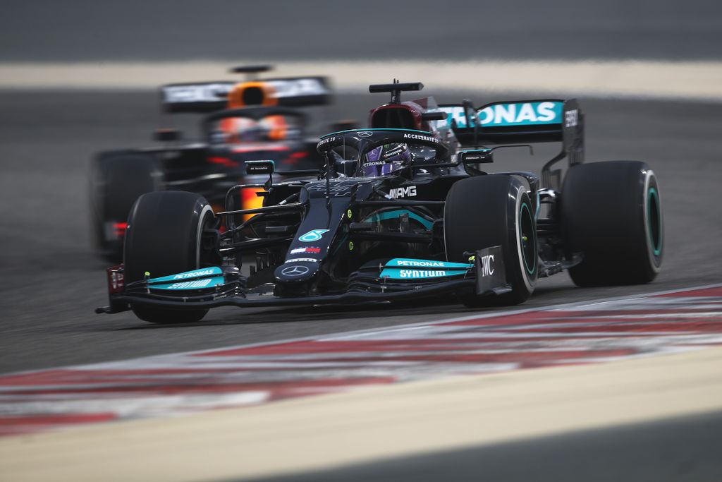Forma-1, Lewis Hamilton, Mercedes, Red Bull, Max Verstappen, Bahrein teszt 1. nap, homokvihar 