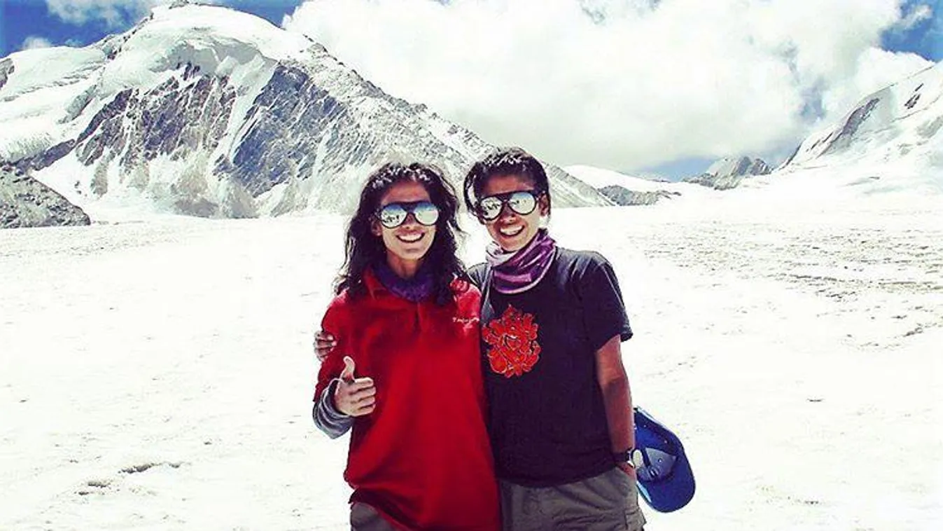 Tashi és Nungshi Malik, Mount Everest 