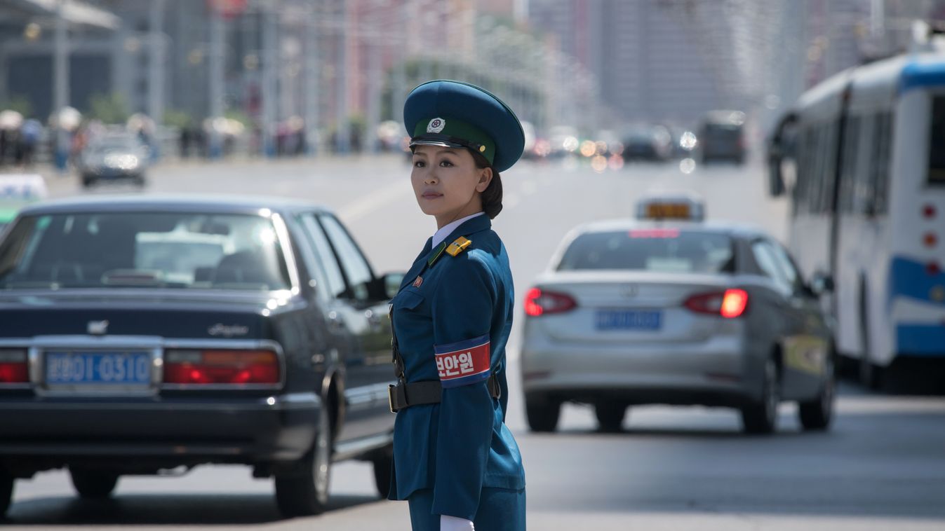 Phenjan közlekedési rendőrlány Észak-Korea 